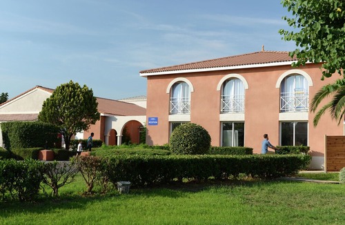 Salleles-d'Aude House | Cozy holiday home with terrace surrounded by vineyards