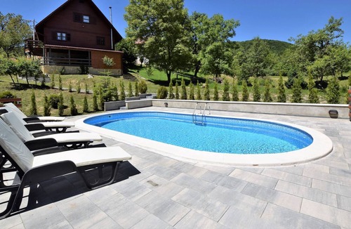 Brod Moravice House | Cozy Holiday Home in Kvarner with Outdoor Jacuzzi