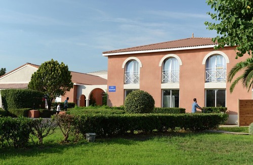Salleles-d'Aude House | Cozy holiday home with terrace surrounded by vineyards