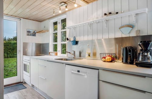 Logstor House | Cozy holiday home with terrace and wood-burning stove close to the water.