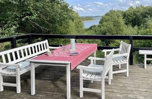 Ronbjerg House | Cozy holiday home with forest and fjord views