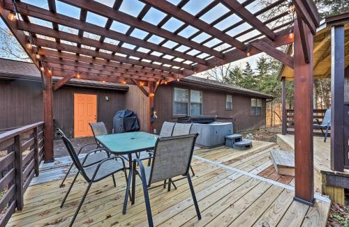 Eureka Springs House | Cozy Holiday Island Home: Hot Tub + Chiminea!