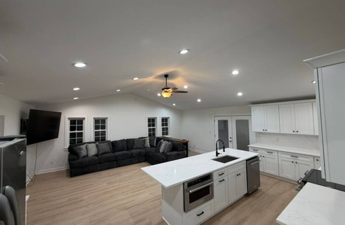 Friendsville House | Cozy Home 1 Bedroom 1 Bathroom