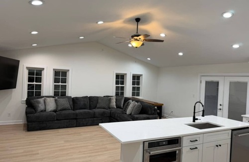 Friendsville House | Cozy Home 1 Bedroom 1 Bathroom