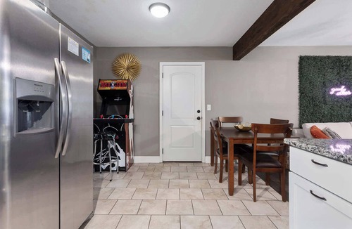 Lee's Summit House | Cozy Home|4 KingBeds|Fenced Yard|Pets+FIFA WC