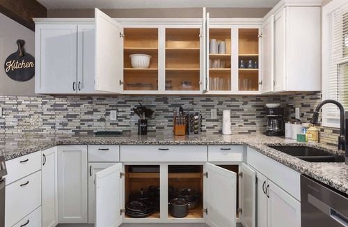 Lee's Summit House | Cozy Home|4 KingBeds|Fenced Yard|Pets+FIFA WC