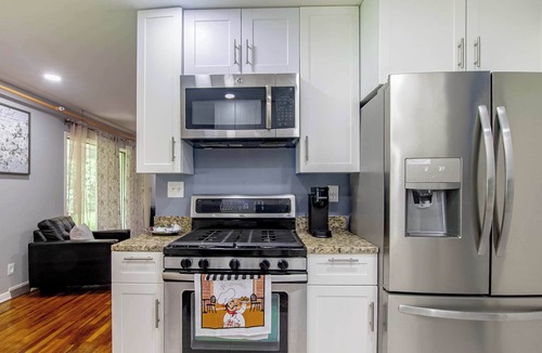 Newark House | ‼️Cozy Home 4BR Newark Stay w/Yard