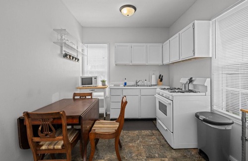 Moline House | Cozy Home 5min to Downtown Moline & Fully Fenced