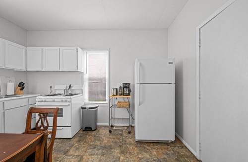 Moline House | Cozy Home 5min to Downtown Moline & Fully Fenced