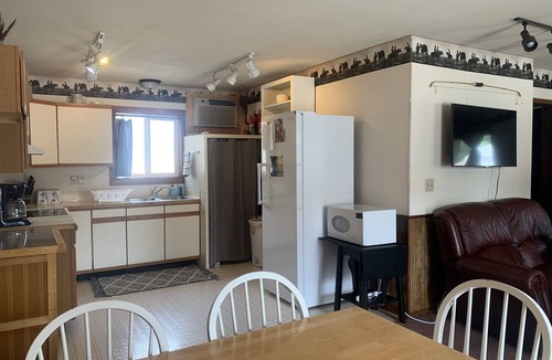 Bridgeport House | COZY home across the street from the city park, boat launch and Columbia River.