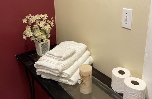 Lawrence House | Cozy - Home Away from Home