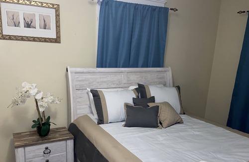 Lawrence House | Cozy - Home Away from Home