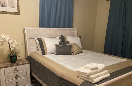 Lawrence House | Cozy - Home Away from Home