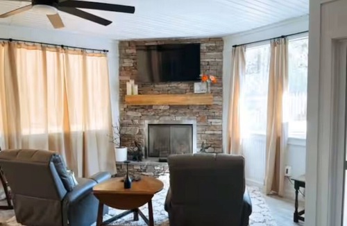 Evans House | Cozy Home Away From Home - Near Downtown Evans!