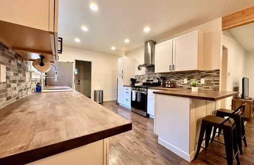 McLoughlin House | Cozy Home Away from Home