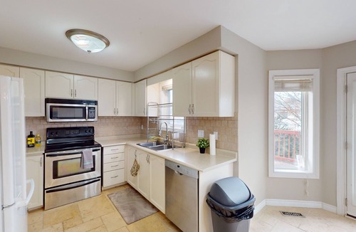 Newmarket House | Cozy Home By Downtown Newmarket + Magna Centre Bayview Mulock