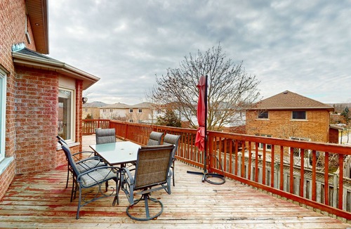 Newmarket House | Cozy Home By Downtown Newmarket + Magna Centre Bayview Mulock
