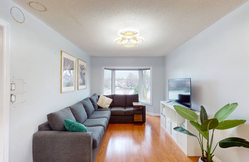 Newmarket House | Cozy Home By Downtown Newmarket + Magna Centre Bayview Mulock