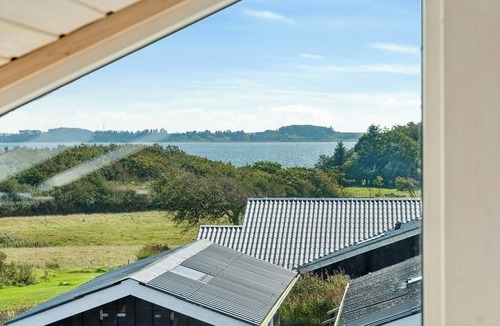 Snedsted House | Cozy home by Limfjord with bathing jetty