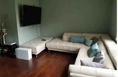 Murray Hill House | Cozy Home by Riverside Pets Welcome Free EV charge