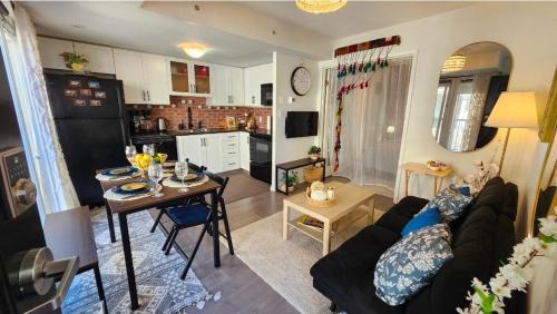 King West Village Apartment | Cozy Home