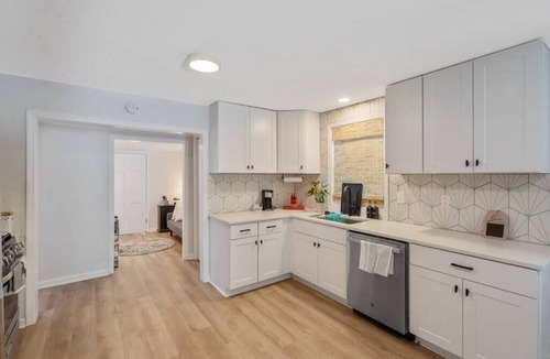 North Syracuse House | Cozy home, centrally located