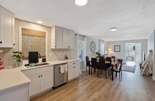 North Syracuse House | Cozy home, centrally located