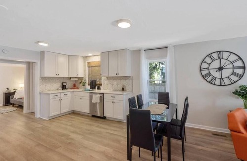 North Syracuse House | Cozy home, centrally located