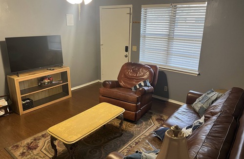 Tulsa House | Cozy home close to all Tulsa has to offer. Pet Friendly! Fenced back yard