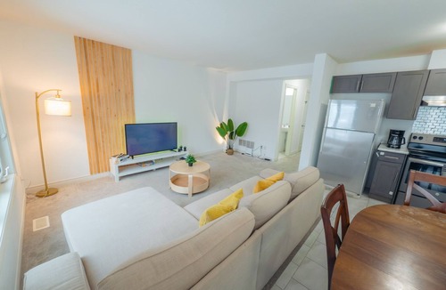Welland House | Cozy Home Close to Niagara Falls