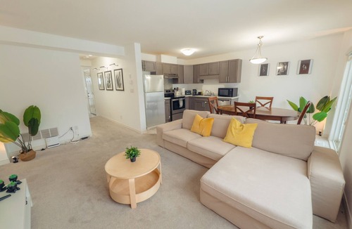 Welland House | Cozy Home Close to Niagara Falls