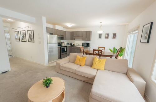 Welland House | Cozy Home Close to Niagara Falls