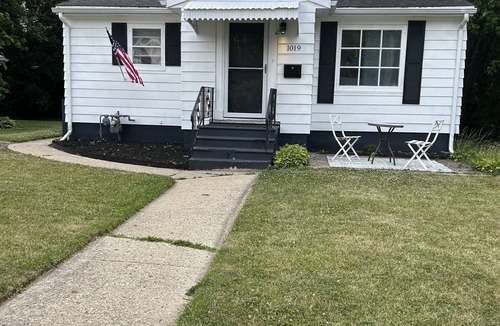 Rockford House | Cozy Home Close To, State Street and Downtown