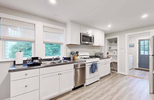Barnstable House | Cozy home close to the beach with patio, Washer/Dryer, & Partial AC