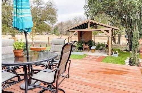 San Marcos House | Cozy home conveniently located and backs up to greenspace. Dog-Friendly!