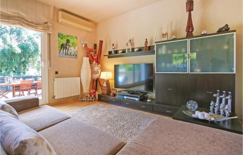 Sant Cebria de Vallalta House | Cozy Home In St Cebrià De Vallalta