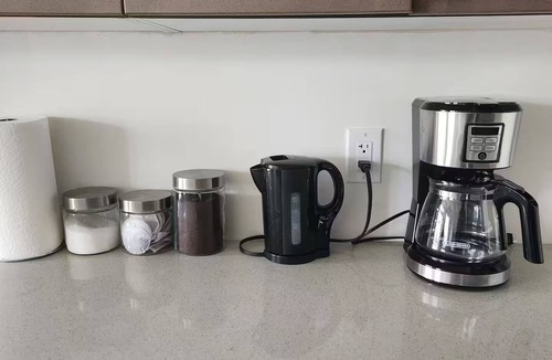 Kitchener House | Cozy Home for 10 people! 3.5 bathrooms!
