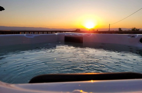 Pouilly-les-Feurs Cottage | Cozy home for 8 with pool and pets allowed