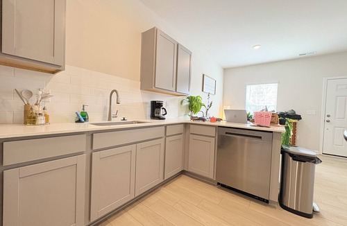 Winston - Salem House | Cozy Home + Free Parking