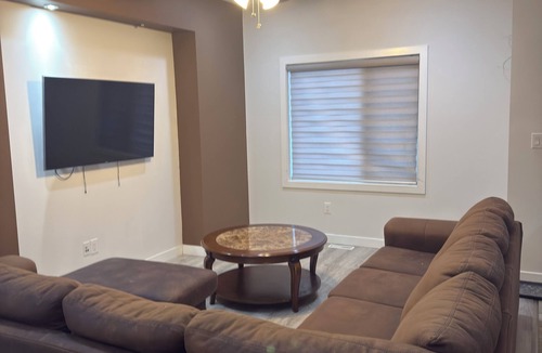 Winnipeg House | Cozy home high speed wifi and free parking
