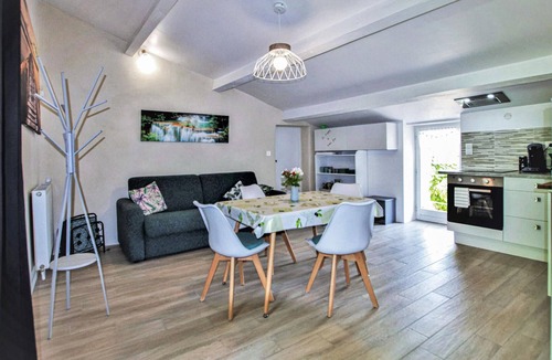 Bonlieu-sur-Roubion House | Cozy home in Bonlieu sur Roubion
