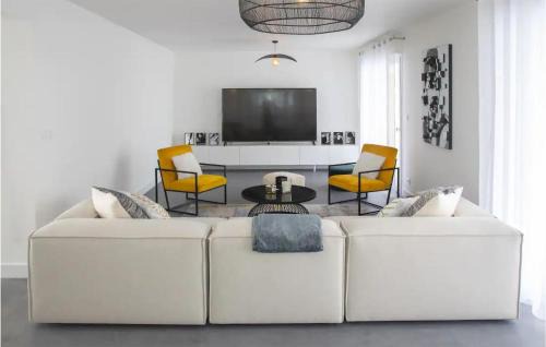 La Chapelle-Vendomoise House | Cozy Home In La Chapelle-Vendômoise