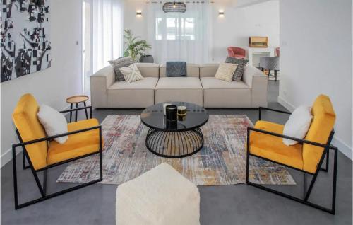 La Chapelle-Vendomoise House | Cozy Home In La Chapelle-Vendômoise