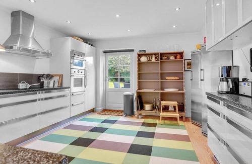 Aabenraa House | Cozy home in Aabenraa with kitchen