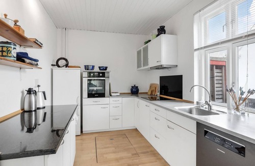 Pedersker House | Cozy home in Aakirkeby with WiFi