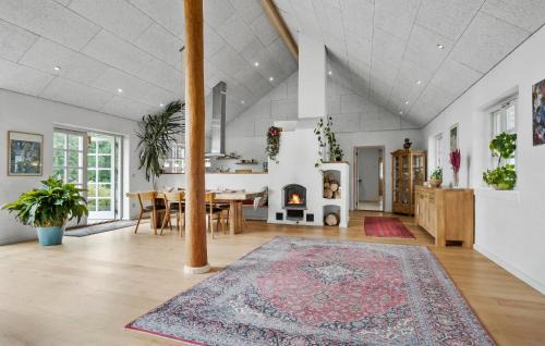 Varbjerg House | Cozy Home In Aarup With Wifi