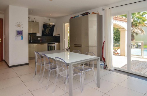 Aigues-Mortes House | Cozy home in Aigues-Mortes with kitchen