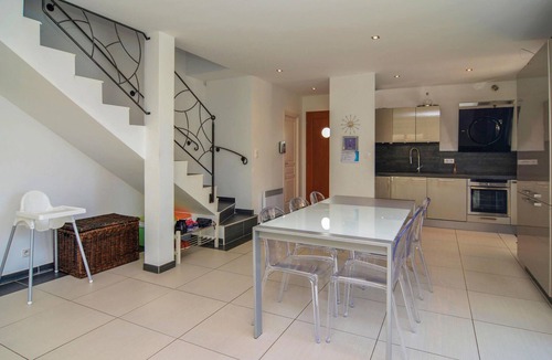 Aigues-Mortes House | Cozy home in Aigues-Mortes with kitchen