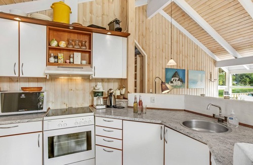 Sandkaas House | Cozy home in Allinge with kitchen