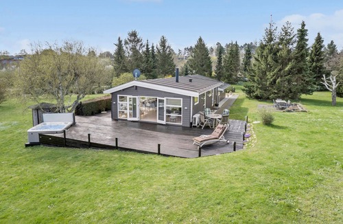 Hoeve Strand House | Cozy home in Asnæs with house sea view